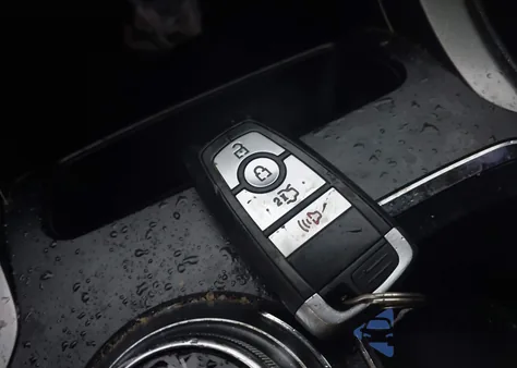 2017 Ford Fusion Se z USA, uszkodzony, nr VIN 3FA6P0HD2HR129095